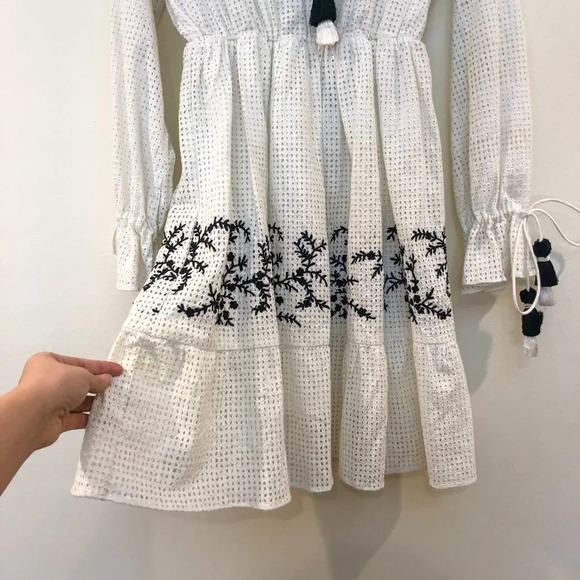 RARE Hemant & Nandita Embroidered Eyelet Tassled V Neck Cotton Mini Dress XS NWT - Picture 4 of 11